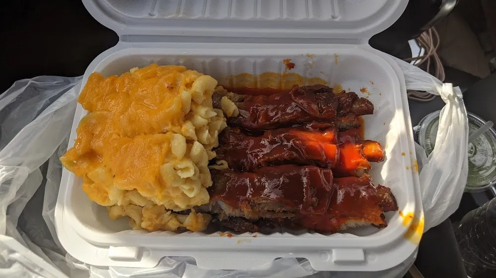 BBQ Ribs with Mac N Cheese Lunch Special